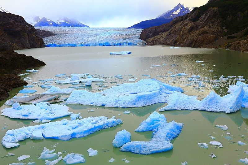 Glacier Grey 和冰山 - Torres del Paine，巴塔哥尼亚，智利